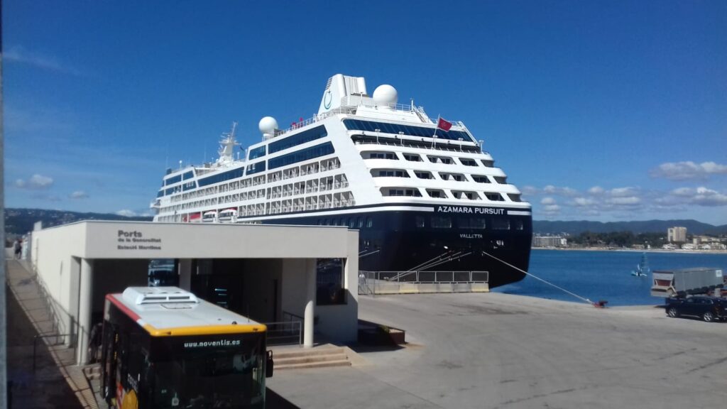 L'estació marítima i el creuer. 